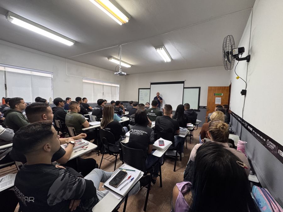 Sala de aula presencial da Aprimorar em Sorocaba, cheia de alunos